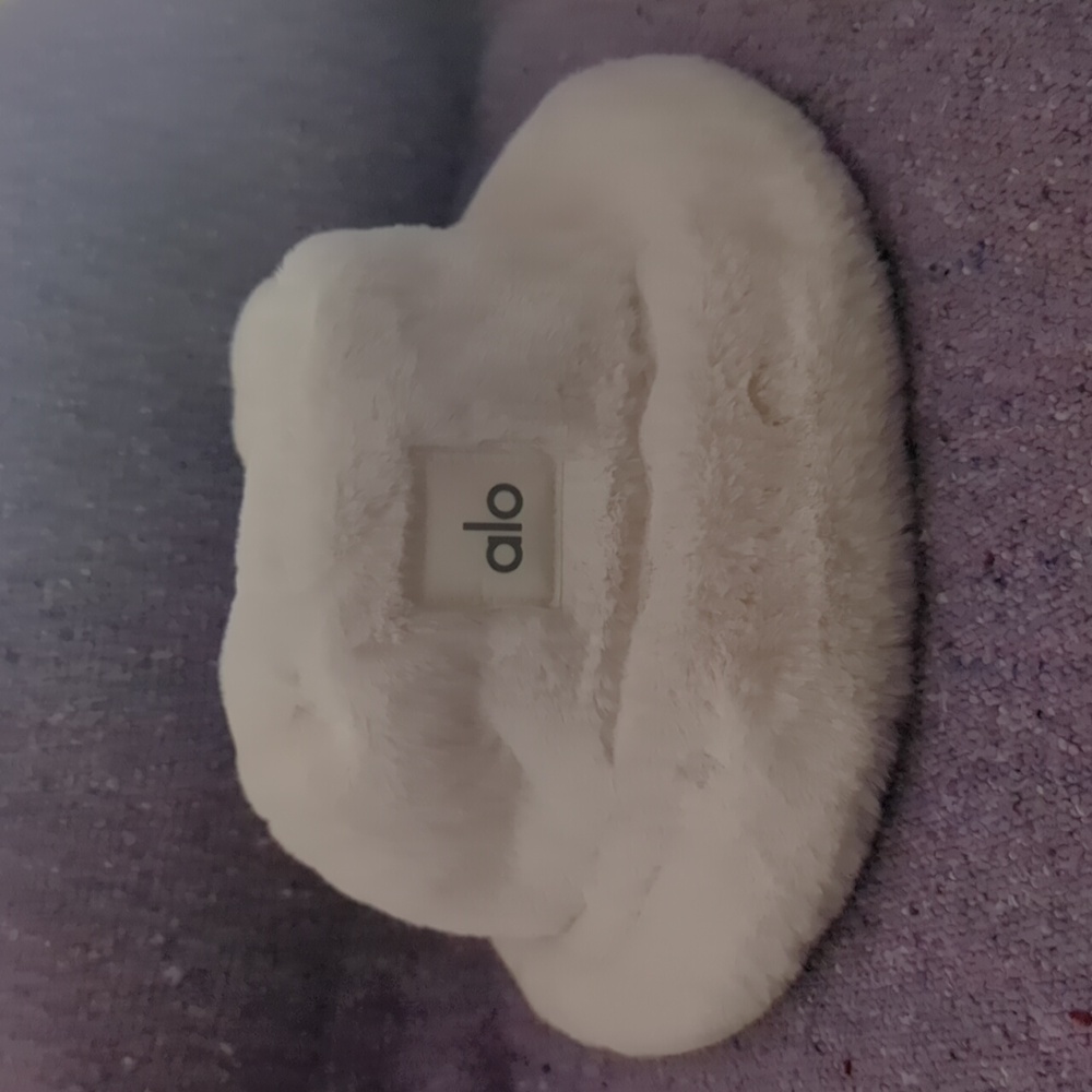 Alo Yoga Faux Fur Bucket Hat Ivory White